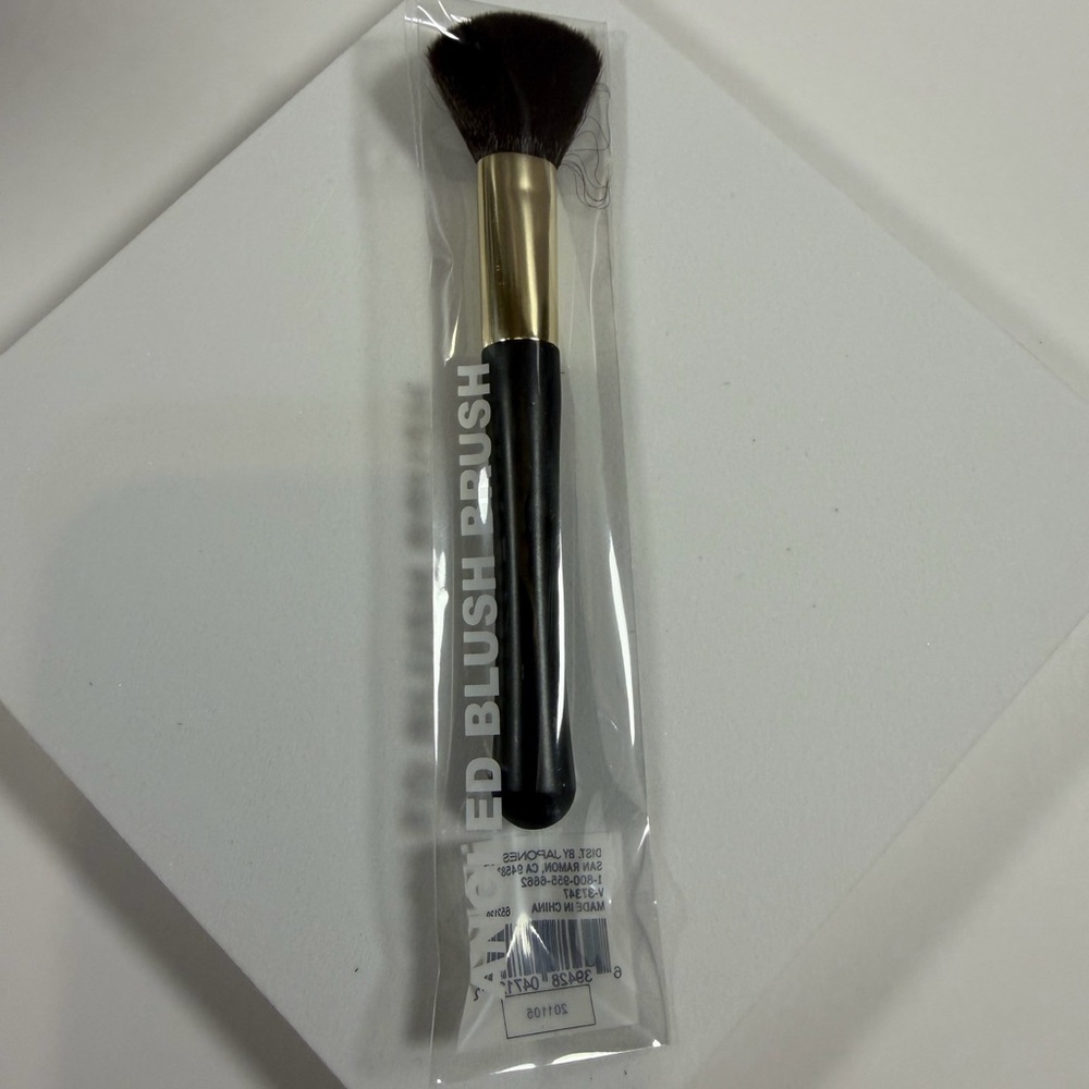 🩷5/$10 Black and Gold Blush Brush